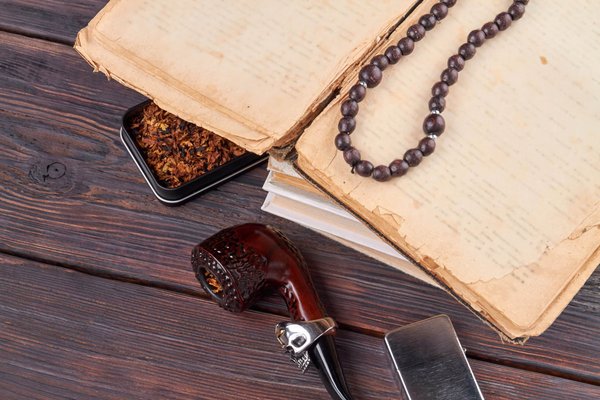 What are the Best Tips for Accessorizing a Neutral-Colored Dress?